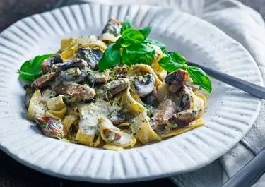 Fläskfilépasta med svamp och citron