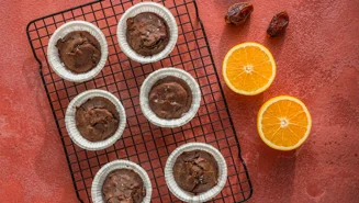 High-protein muffins with dark chocolate