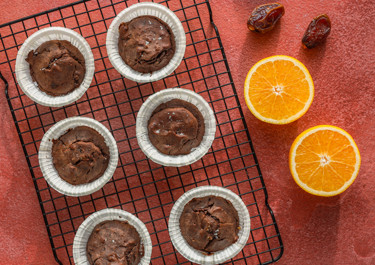 Proteiinipitoiset muffinssit tummalla suklaalla