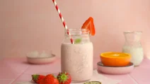 Proteïneshake met aardbei