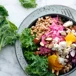 Grönkålsbowl med ost och rödbetskräm