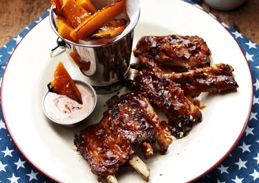 BBQ ribs med rostad pumpa och dippsås
