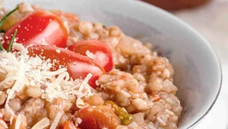 Risotto de tomate y albahaca