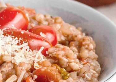 Risotto de tomate y albahaca