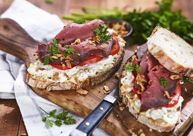 Reuben-smörgås med rostbiff & surkålsfärskost