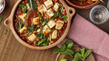 Curry med kikærter og stegt ost