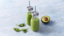 Grøn smoothie med avocado, broccoli og spinat