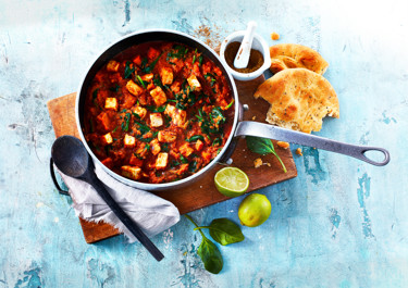 Paneer-juustoa butter masala  -kastikkeessa