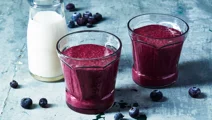 Banaan en blauwe bessen smoothie