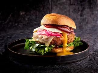 Burger végétarien aux pois cassés et sauce barbecue