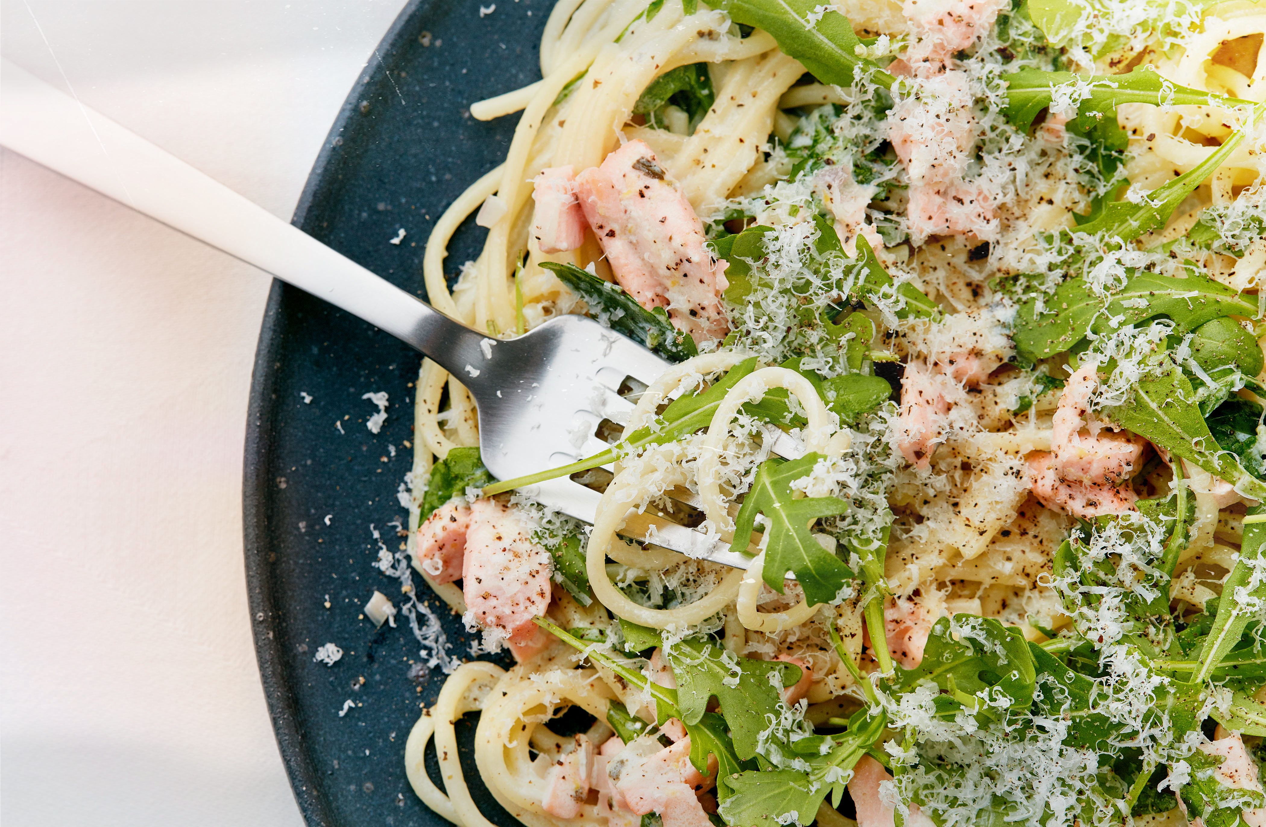 Rezept für Lachs-Rucola-Nudeln (schnell und einfach) | Arla - Rezept