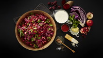 Coleslaw af rødkål, rødbeder og granatæblekerner