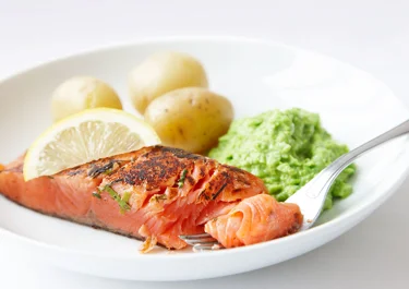 Halstrad gravlax med ärtpuré