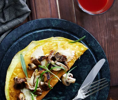 Omelet with mushrooms and thyme