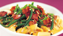 Pasta med bacon och haricots verts