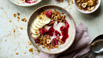Morgenmadsbowl med bær og granola