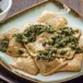 Raviolis al pesto con queso y nueces