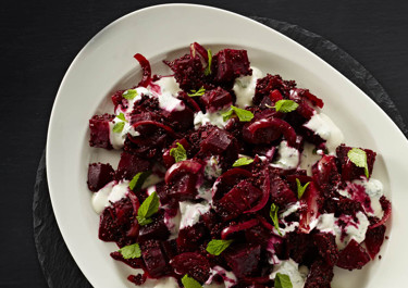 Rødbedesalat med quinoa og myntefløde