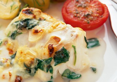 Basilikakalaa sitruunakastikkeella