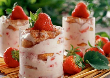 Jordgubbsdessert på italienska