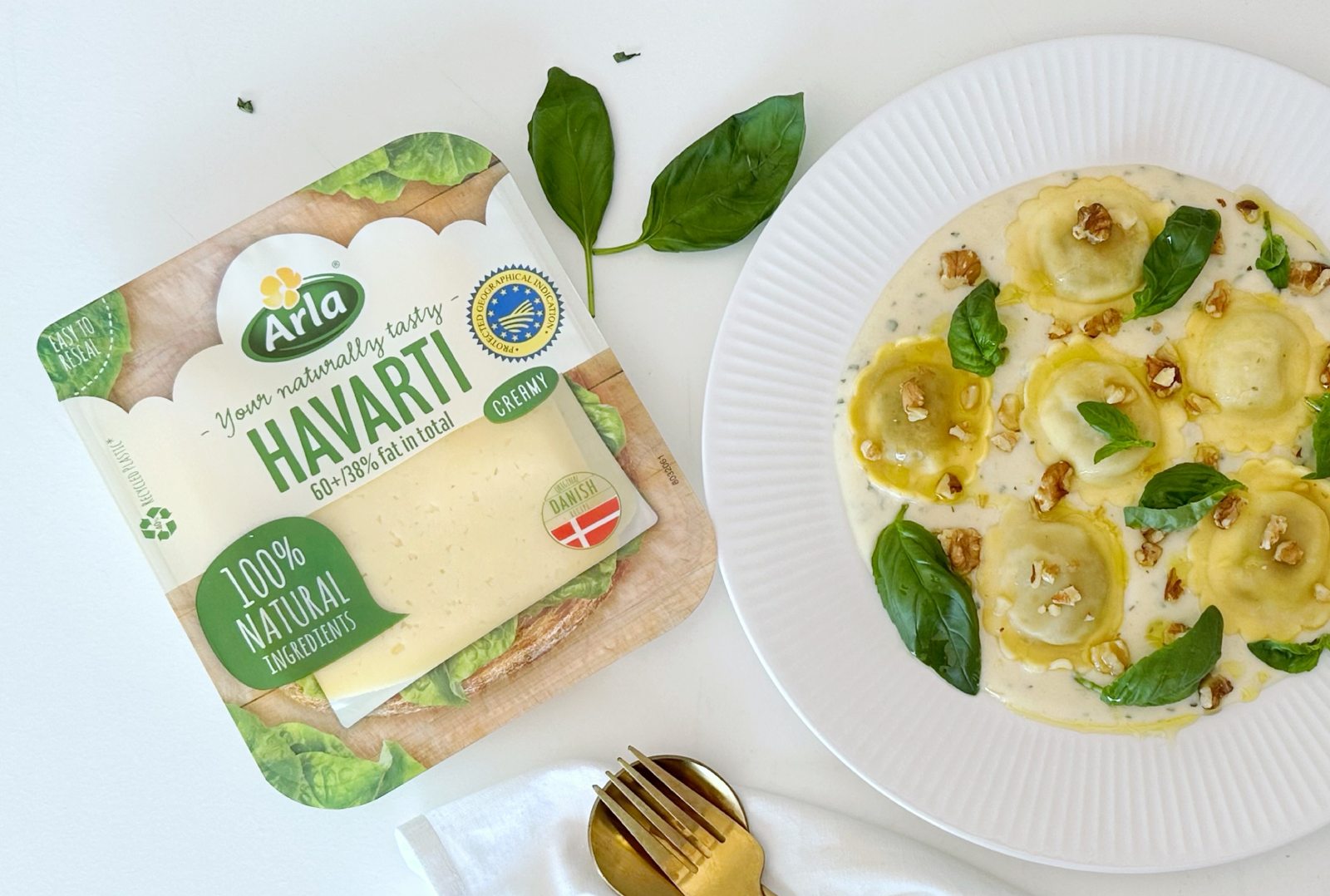 Raviolis con salsa de pera, albahaca y Arla Havarti