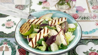 Grill cheese med melon och päronsallad