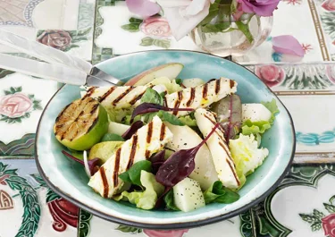 Grill cheese med melon och päronsallad