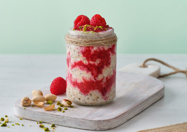 Lactose-free raspberry overnight oats 