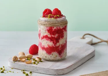 Lactose-free raspberry overnight oats