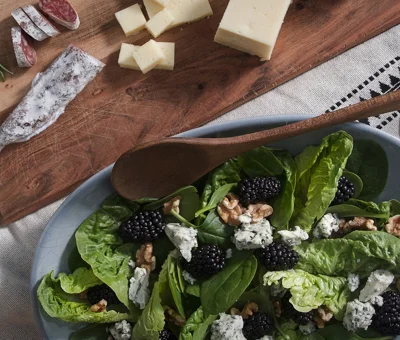 Blue cheese salad with walnuts and blackberries