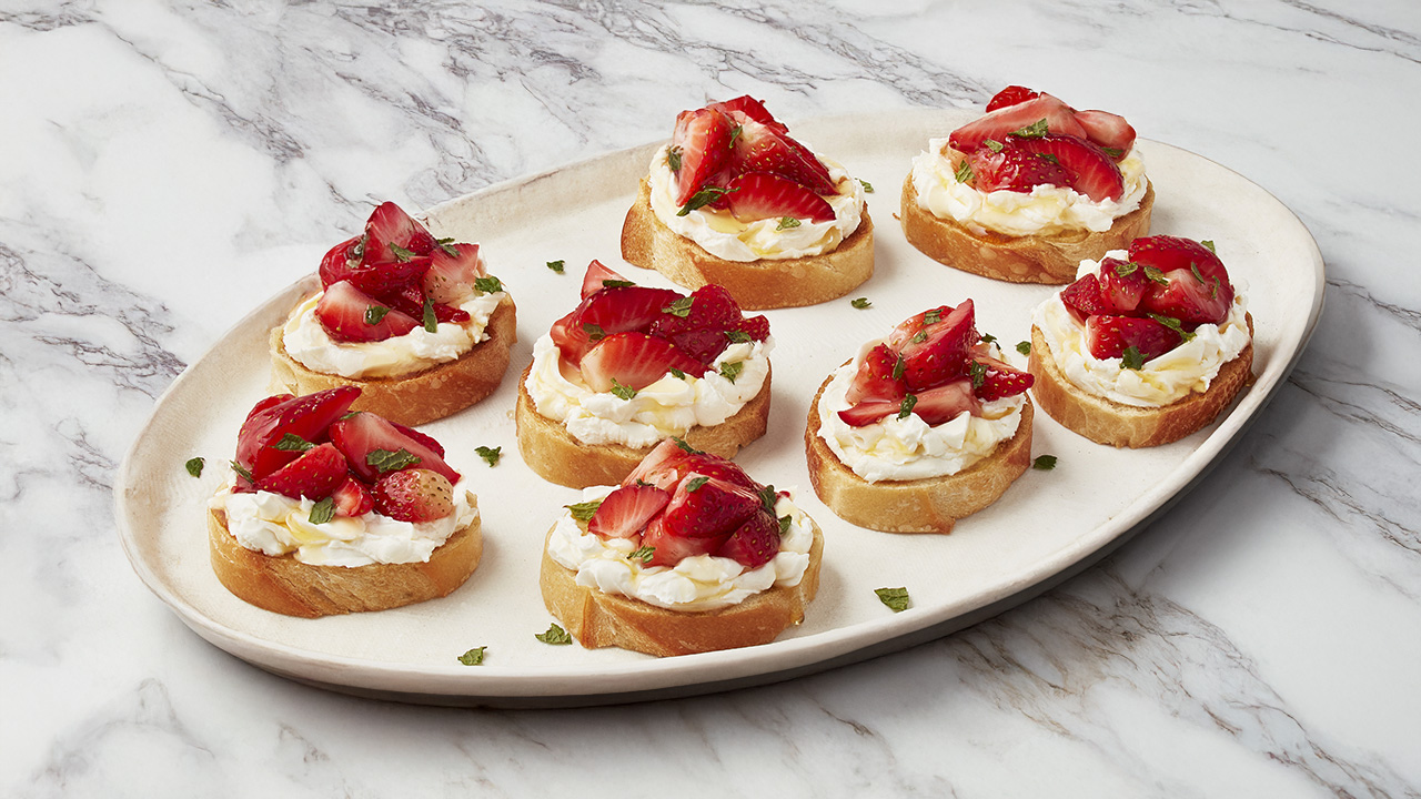 Bruschetta aux fraises et à la menthe avec fromage à la crème original Tre Stelle