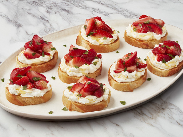 Strawberry & Mint Bruschetta With Tre Stelle Original Cream Cheese