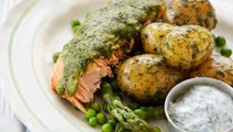 Grillad lax med osttäcke