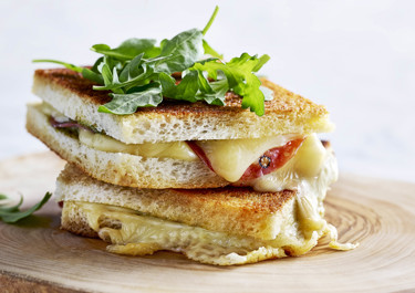 Toast med pesto och salami