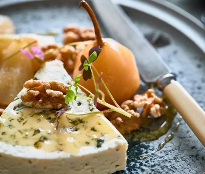 Blue cheese, pickled pears and walnuts