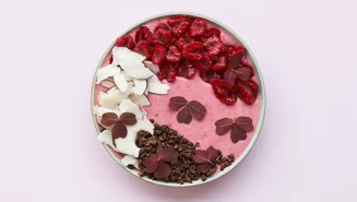 Raspberry smoothie bowl