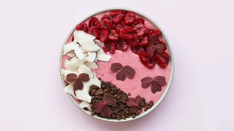 Raspberry smoothie bowl