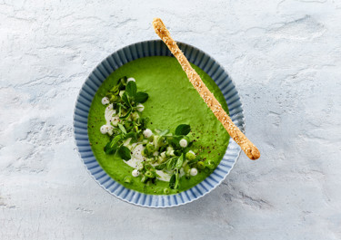 Laktosfri grönärtssoppa med yoghurt och grissini