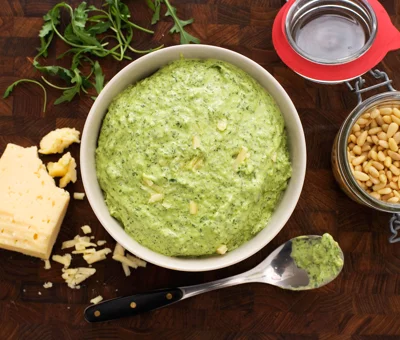 Pesto with arugula and Castello Aged Gouda