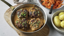 Köttfärsbiff med chilikryddad sås