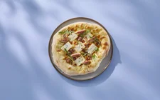 Hvid pizza med blåskimmelost