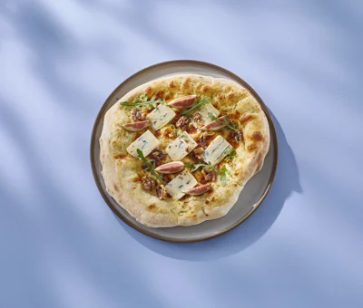 White pizza with blue cheese
