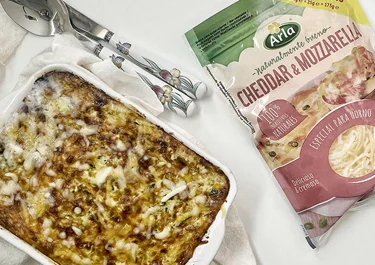 Tarta de verduras con Arla Queso rallado Cheddar & Mozzarella