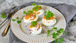 Ägghalvor med romröra