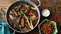 Auberginegryta med fänkål och rostade kikärter