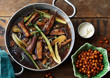 Auberginegryta med fänkål och rostade kikärter