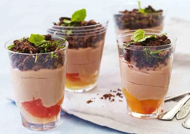 Mjölkchokladmousse med citrussallad