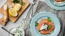 Marinerad gravlax med örtcrème