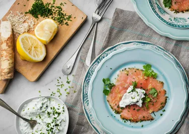 Marinerad gravlax med örtcrème