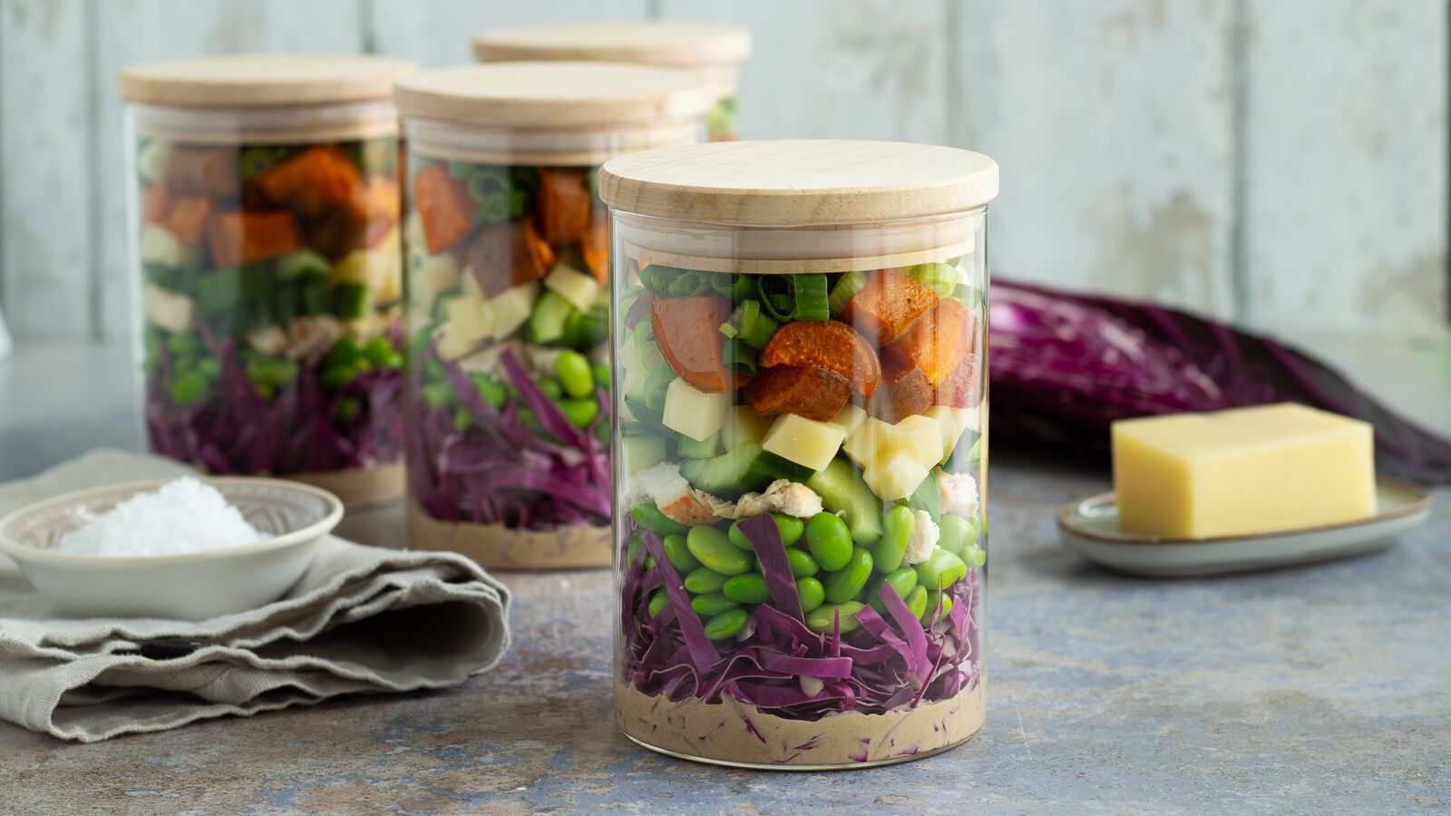 Salat im Glas mit Hähnchen